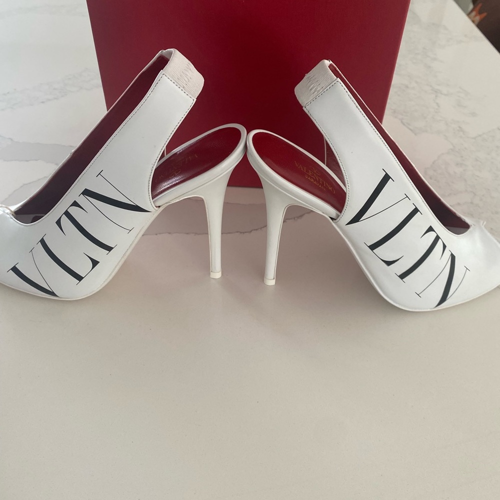 VLTN Leather Slingback Sandal In White Leather With Peep Toe